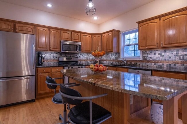 Building Photo - Bright, Spacious Home with Tons of Charm a...
