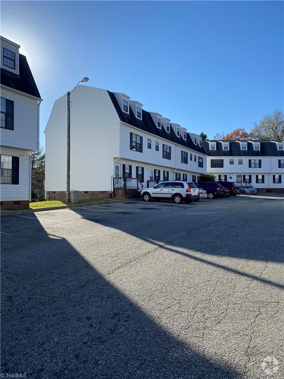 7100 W Friendly Ave Greensboro, NC 27410 Alquileres en Greensboro, NC