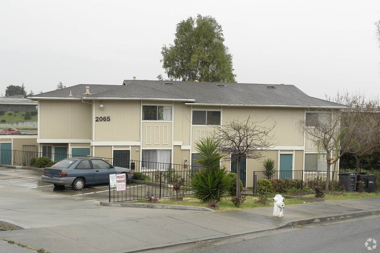 Primary Photo - 2065-2077 Regent Way