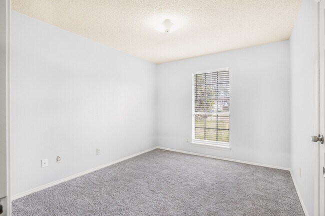 Foto del edificio - 15707 Baytree Dr