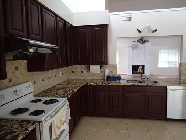 Building Photo - 2130 Greencove Ln
