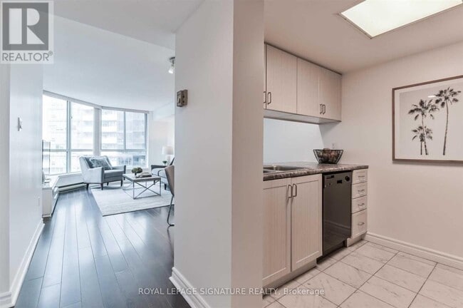 Building Photo - 38 Elm St