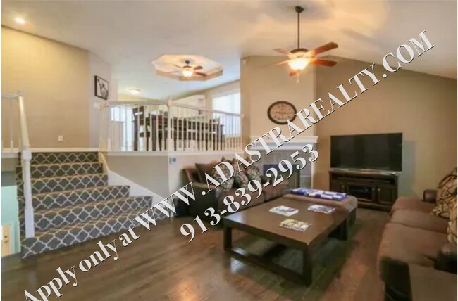 Building Photo - Beautiful 4 Bed 3 Bath Home in Olathe-Avai...