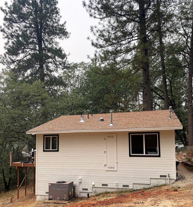 Building Photo - 785 Red Bud Ln