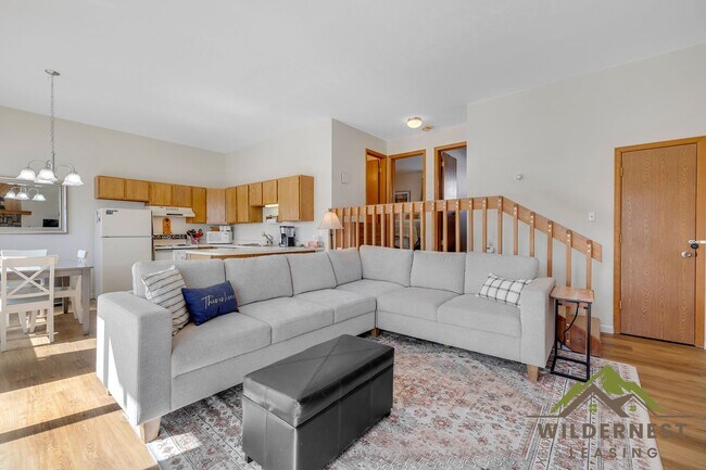 Building Photo - Sunshine and Views-Furnished 2 Bedrooms/2 Bathrooms Buffalo Ridge Condo