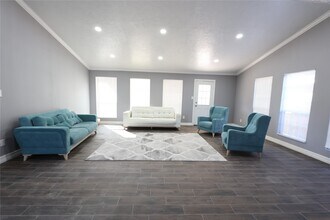Building Photo - 10406 Townhall Ln