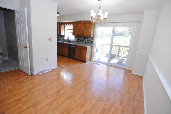 Building Photo - 37 Cadogan Way