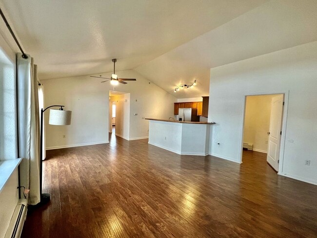 Building Photo - Three Bedroom Condo on the River