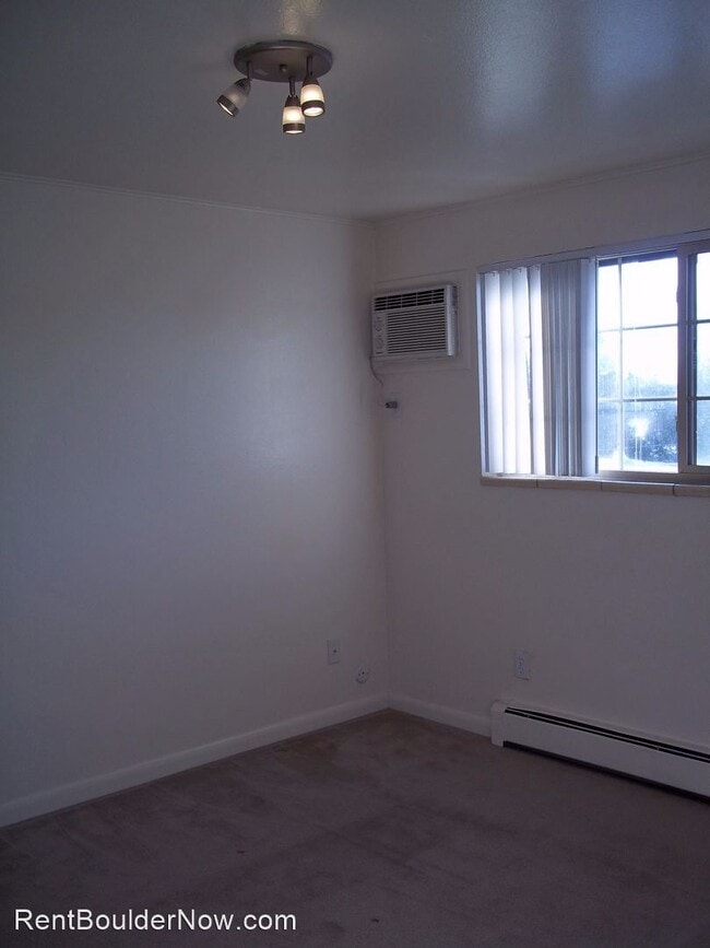 Building Photo - 640-680 S Lashley Ln