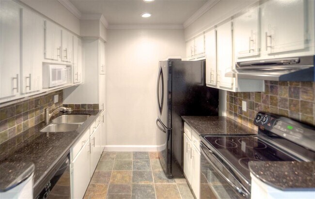 Building Photo - 845 Augusta Dr