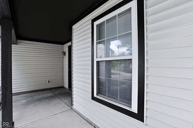 Foto del edificio - 5439 Lake Boggs St