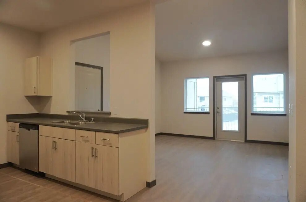 Foto del edificio - 511 S Interlake Rd