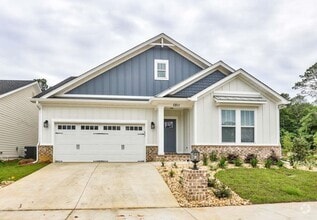 Building Photo - 2404 Sweet Valley Hts