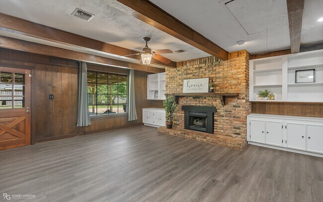 Foto del edificio - 633 W McKinley Ave