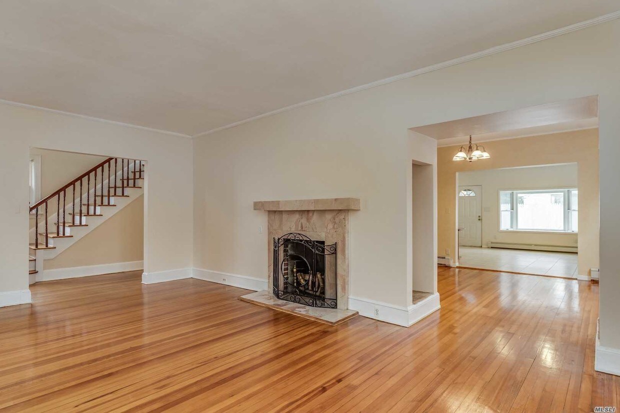 Primary Photo - 121 Susquehanna Ave