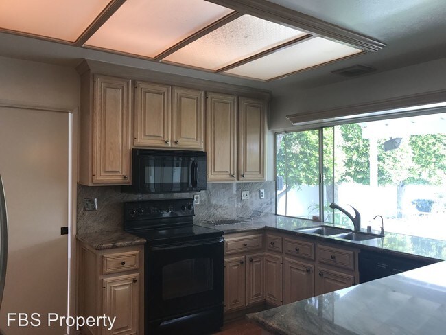 Building Photo - 3 br, 2.5 bath House - 6821 Ridge Manor