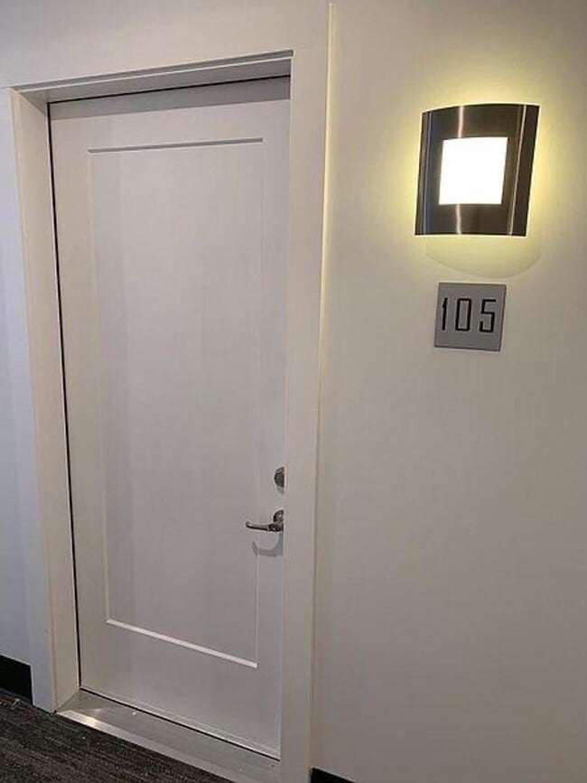 Foto del edificio - Sleek 2 bed 2 bath West End condo!