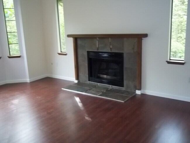 Foto del edificio - Bellevue Home with Some Nice Upgrades and ...