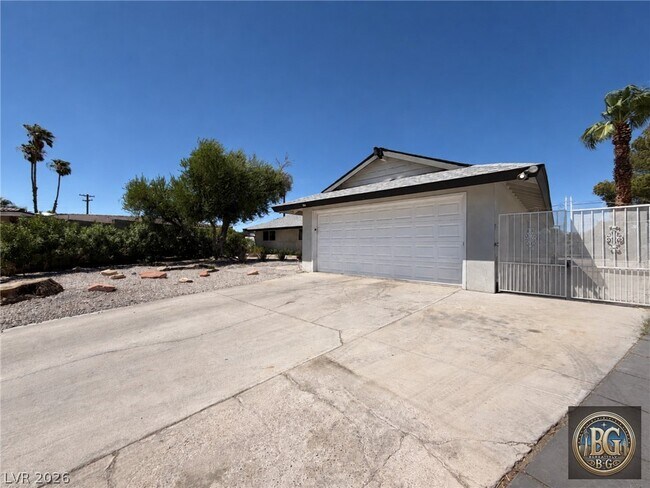 Building Photo - 3824 Golf Ln