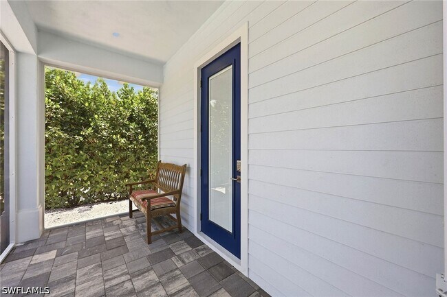 Building Photo - 1232 Royal Palm Dr