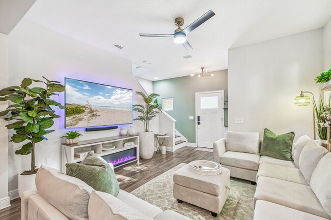 Foto del edificio - 109 W Hollywood St