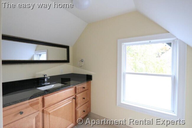Building Photo - 29 Elmwood St