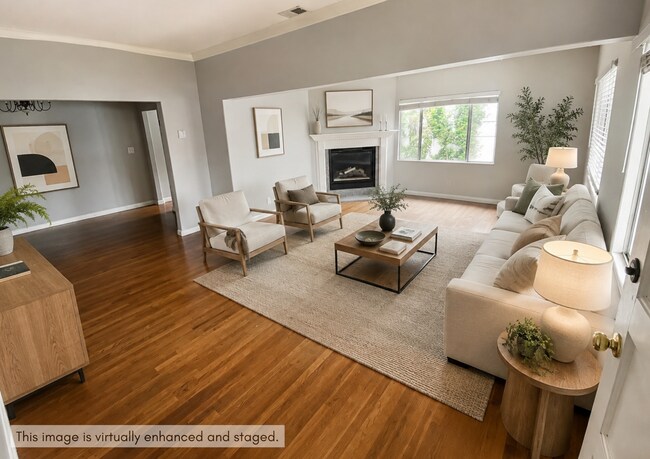 Foto del edificio - Spacious Kensington Home with Hardwood Floors and Fireplace