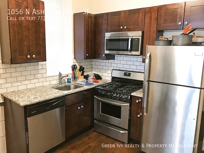 Foto del edificio - 1056 N Ashland Ave