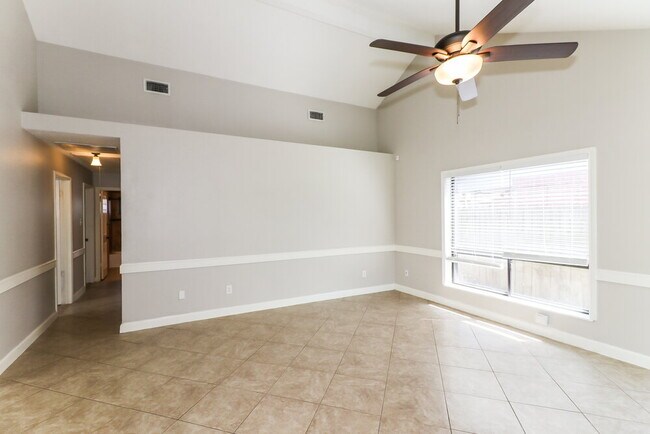 Foto del edificio - 4210 Hawk Meadow Dr