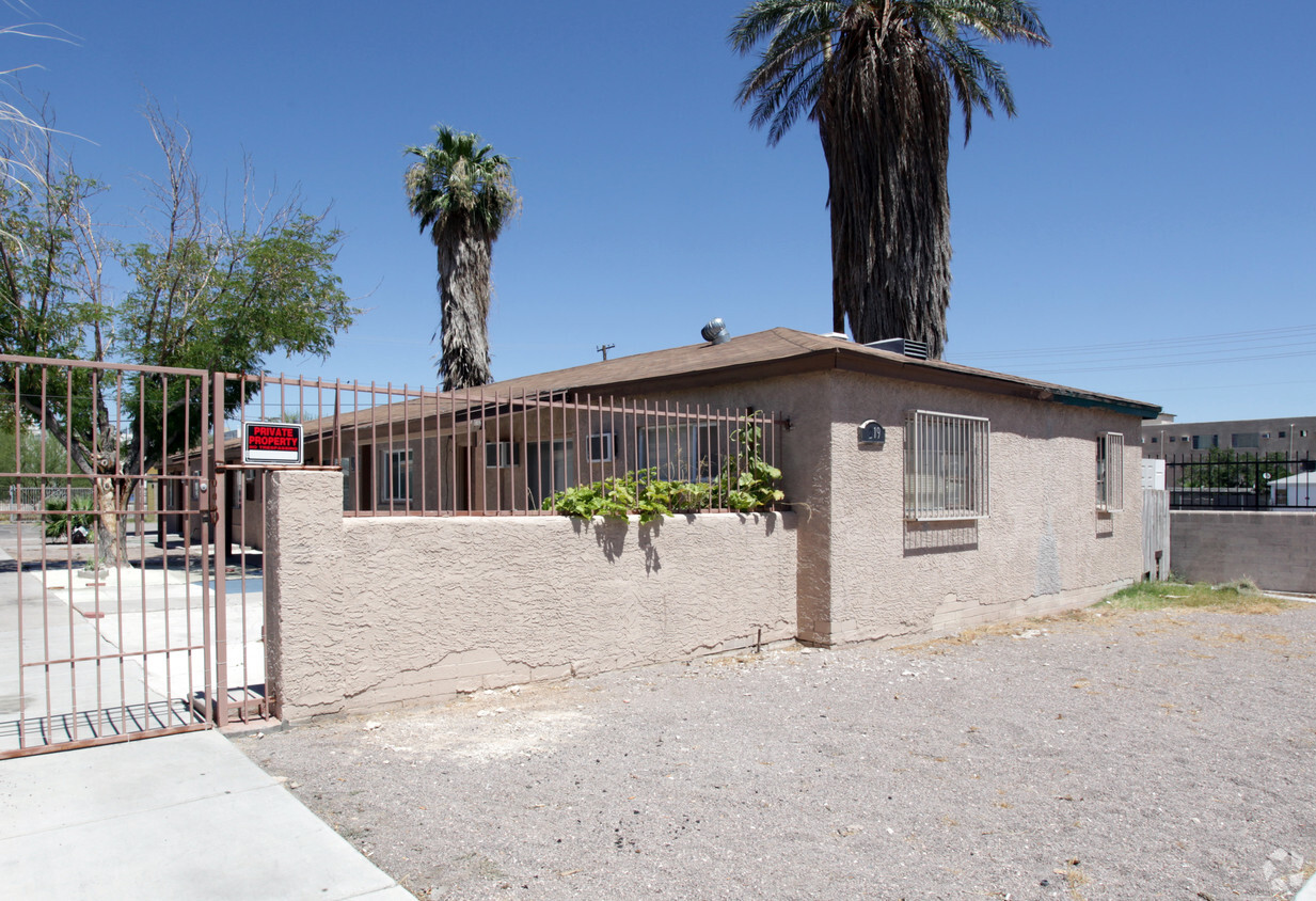 Primary Photo - 217-219 N 10th St