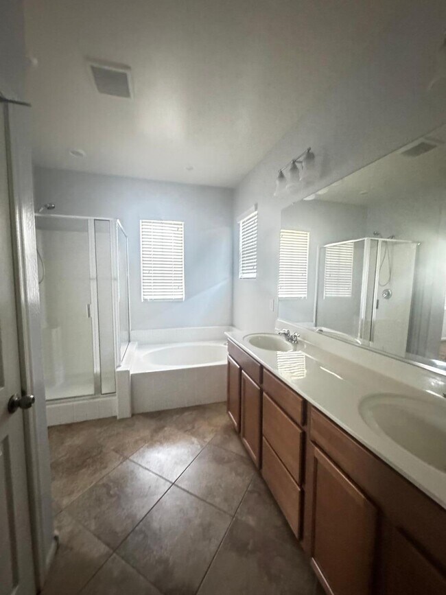 Building Photo - 3115 S Magnolia Ln