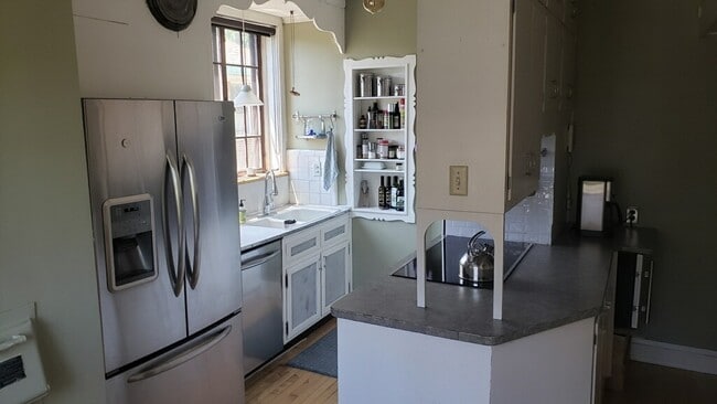 KIT - 2574 N Terrace Ave