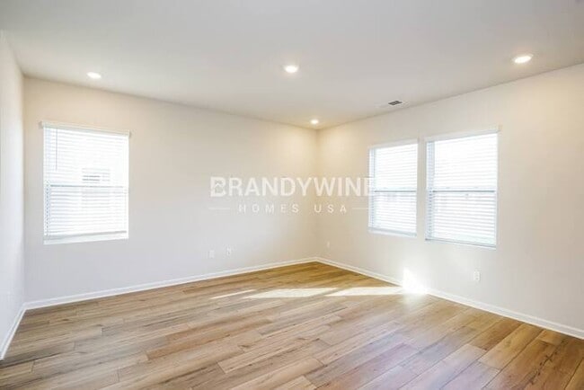 Foto del edificio - 554 Torrey Pines Ln