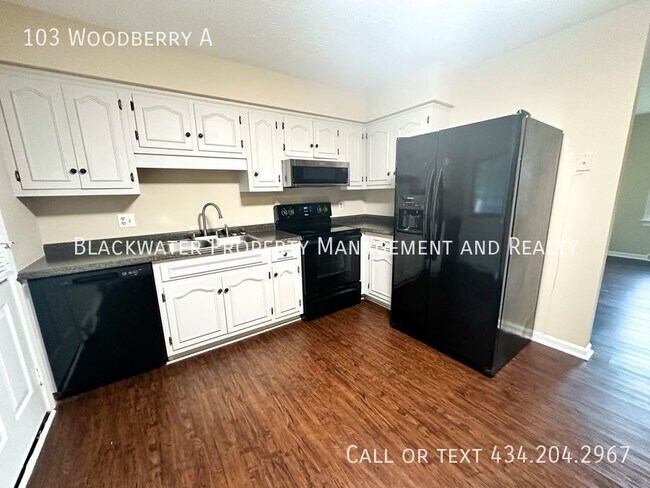 Building Photo - Two Bedroom Duplex in the Heart of Lynchburg!