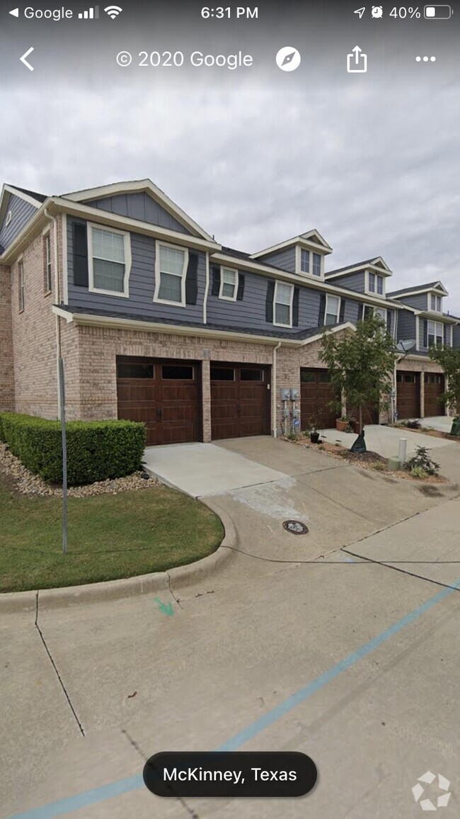 Building Photo - 2220 Stoneleigh Pl