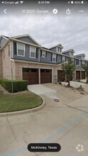 Building Photo - 2220 Stoneleigh Pl