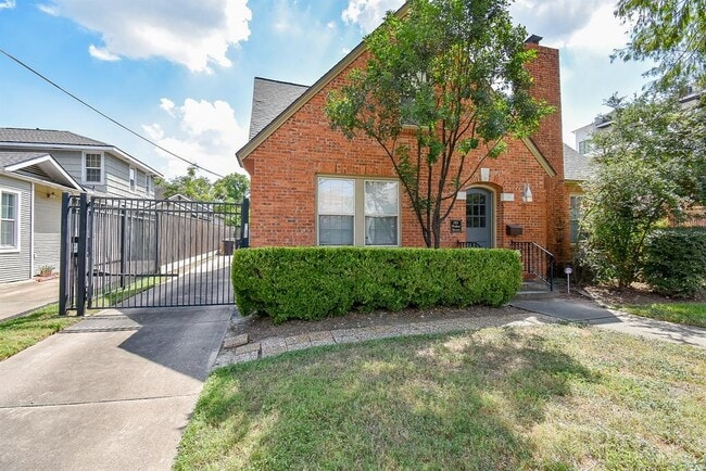 Building Photo - 1313 Peden St