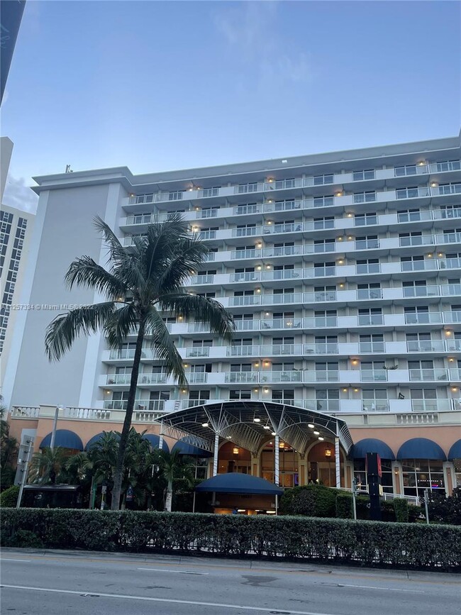 Foto del edificio - 19201 Collins Ave