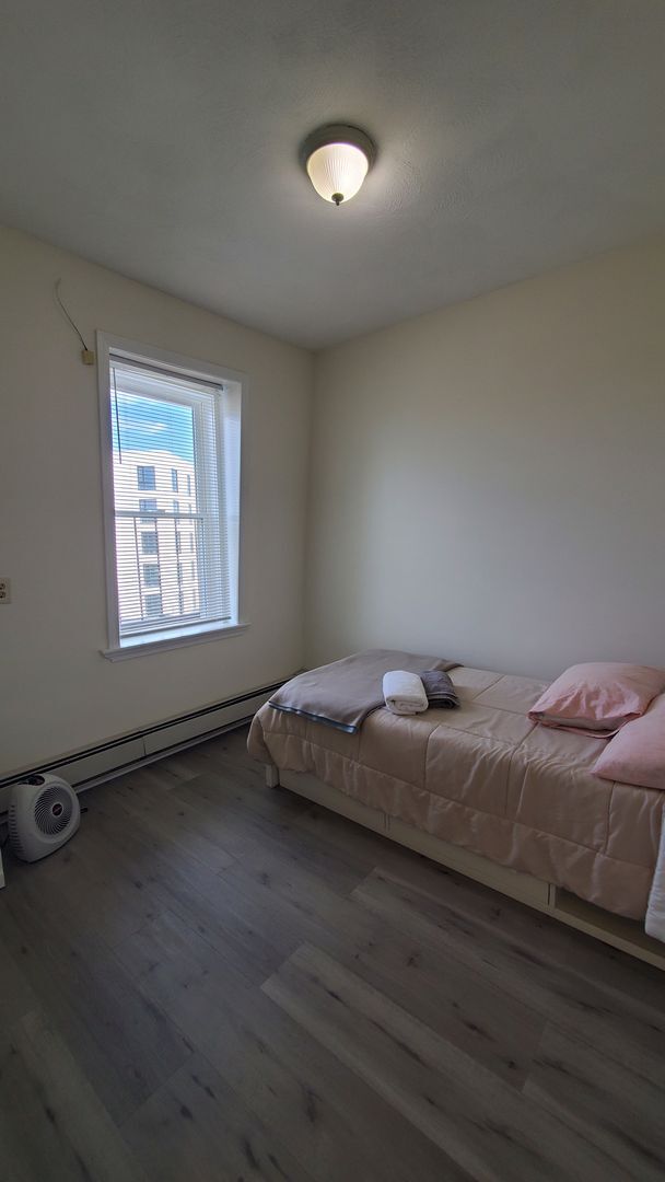 Foto del edificio - 2 Bedroom (no fee!) - furnished - in Allston available NOW (or 10/1)
