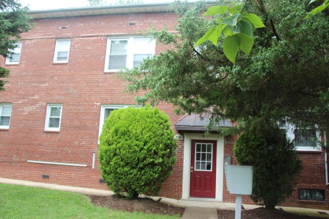 Building Photo - 726 N Nelson St