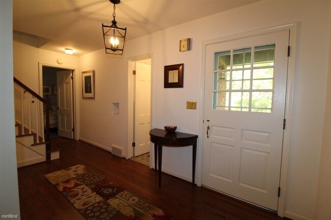 Building Photo - 3 br, 3 bath House - 772 N Wagner Rd