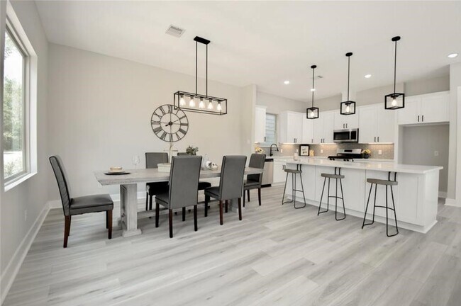 Building Photo - 15018 Wunderlust