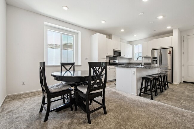 Building Photo - 5584 Kate Way