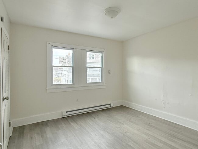 Building Photo - 210-212 Center Ave