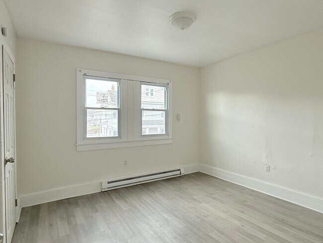 Foto del edificio - 210-212 Center Ave