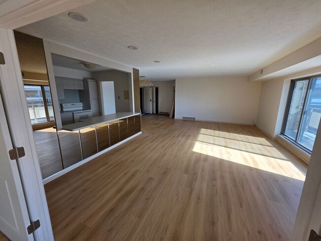 Foto del edificio - 612 Acacia Cir