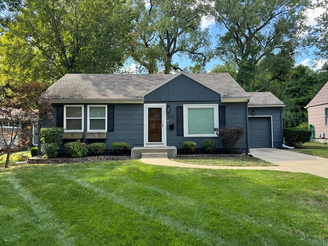 6142 Fontana St, Fairway, KS 66205 House Rental in Fairway, KS