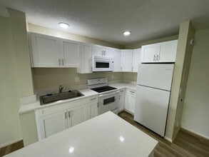 Building Photo - 11372 Royal Palm Blvd