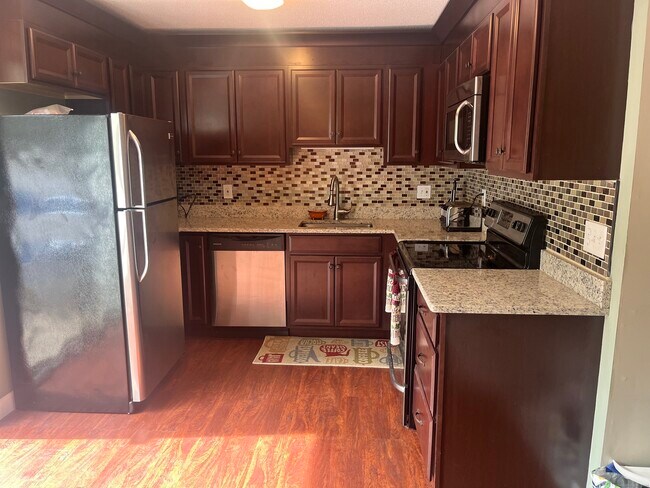 Foto del edificio - 996 Meriden-Waterbury Turnpike