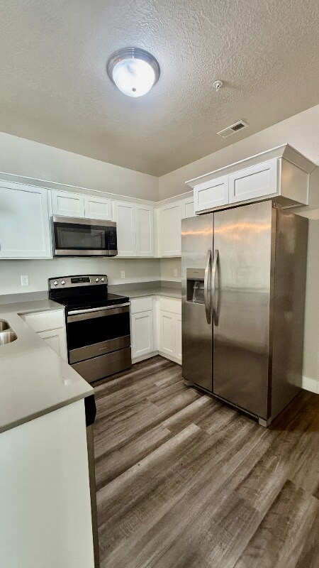 Foto del edificio - 14654 Bloom Dr